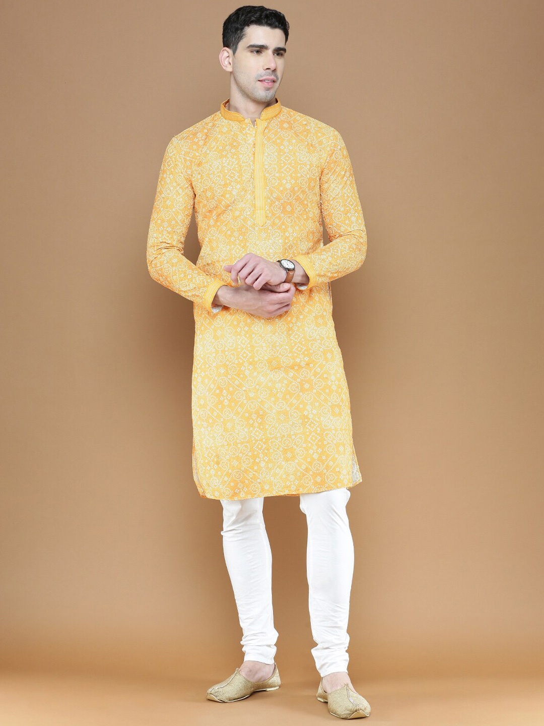 

Sanwara Bandhani Printed Regular Kurta With Pyjamas, Yellow