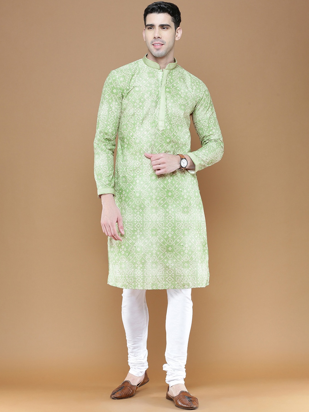 

Sanwara Bandhani Printed Regular Kurta With Pyjamas, Green
