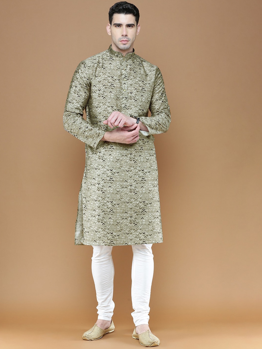 

Sanwara Geometric Printed Regular Kurta With Pyjamas, Green