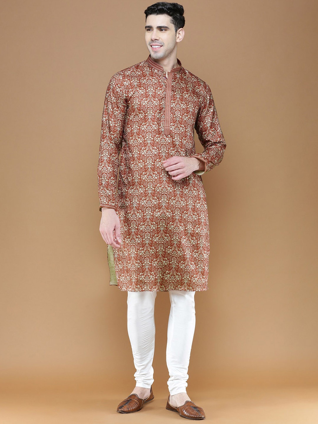 

Sanwara Floral Printed Regular Kurta With Pyjamas, Maroon