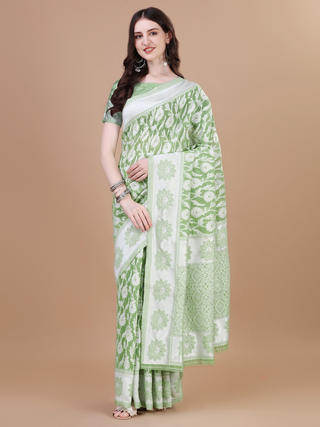 

MAGMINA Floral Woven Design Zari Banarasi Saree, Green