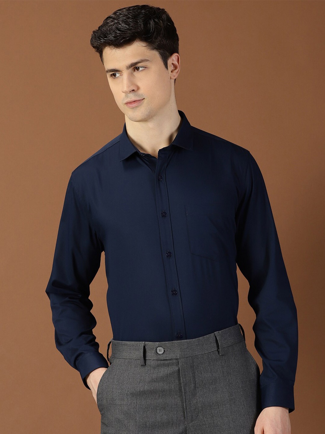 

INVICTUS Original Slim Fit Spread Collar Long Sleeve Pocket Cotton Formal Shirt, Navy blue