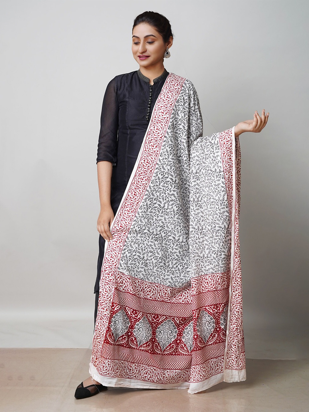 

Unnati Silks Ethnic Motifs Printed Pure Cotton Block Print Dupatta, Off white