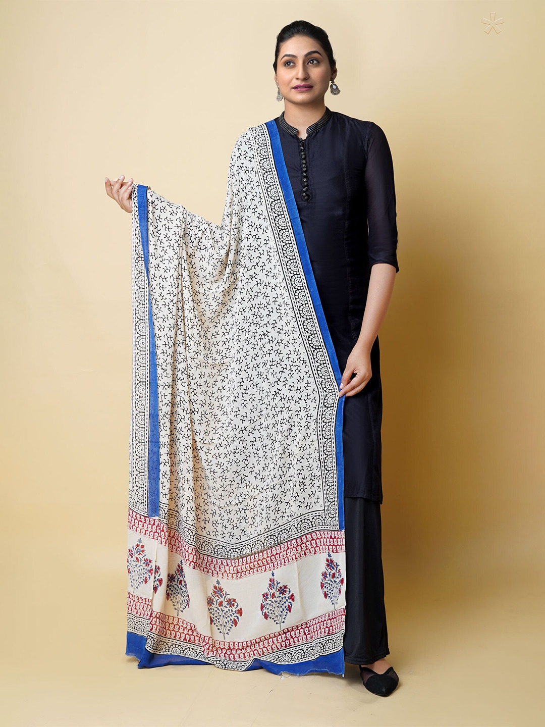 

Unnati Silks Ethnic Motifs Printed Batik Dupatta, White