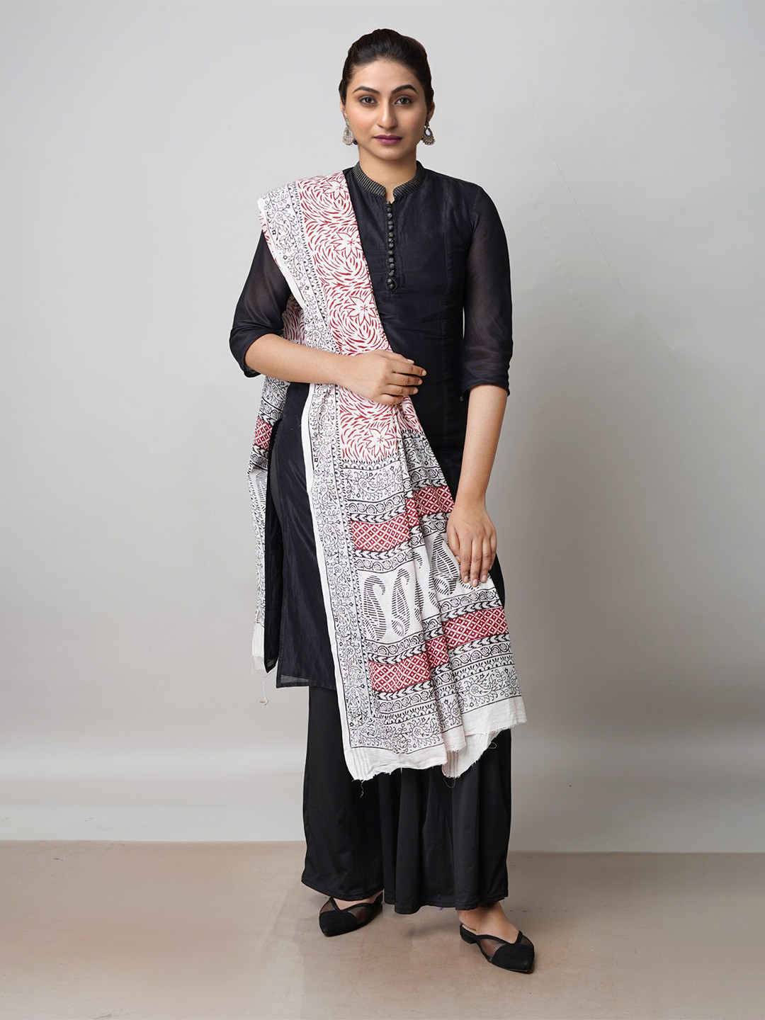 

Unnati Silks Ethnic Motifs Printed Pure Cotton Dupatta, Off white