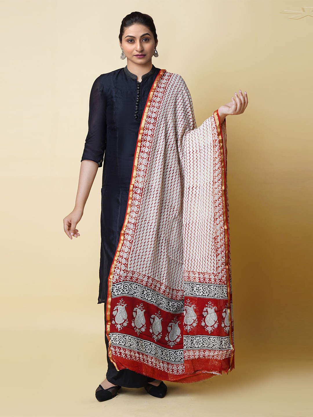 

Unnati Silks Batik Printed Chiffon Dupatta, White