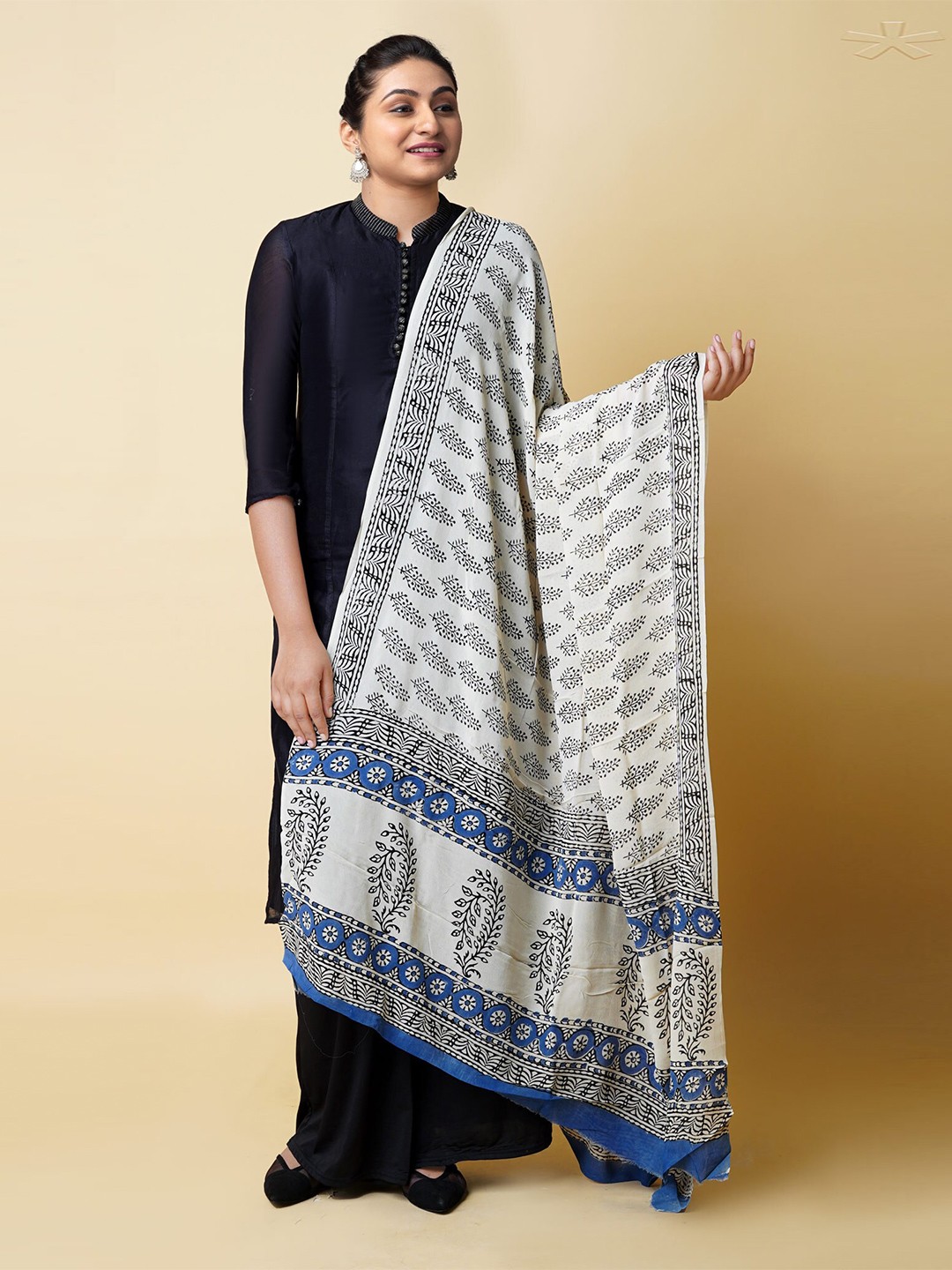 

Unnati Silks Batik Printed Chiffon Dupatta, White