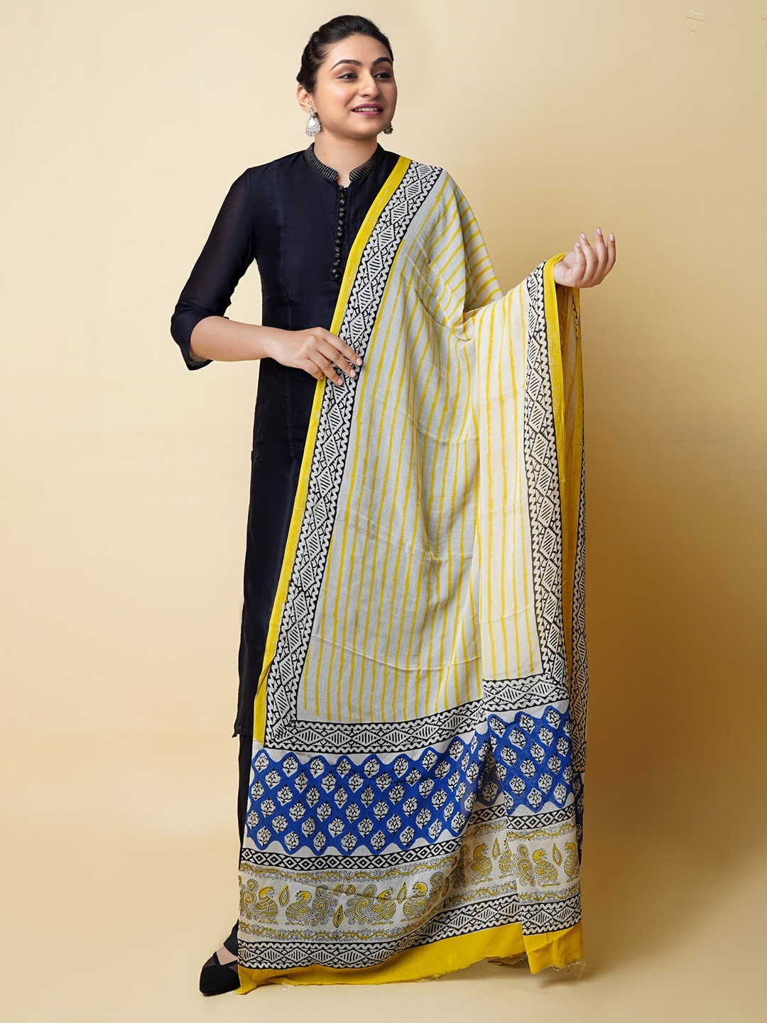 

Unnati Silks Batik Printed Chiffon Dupatta, White