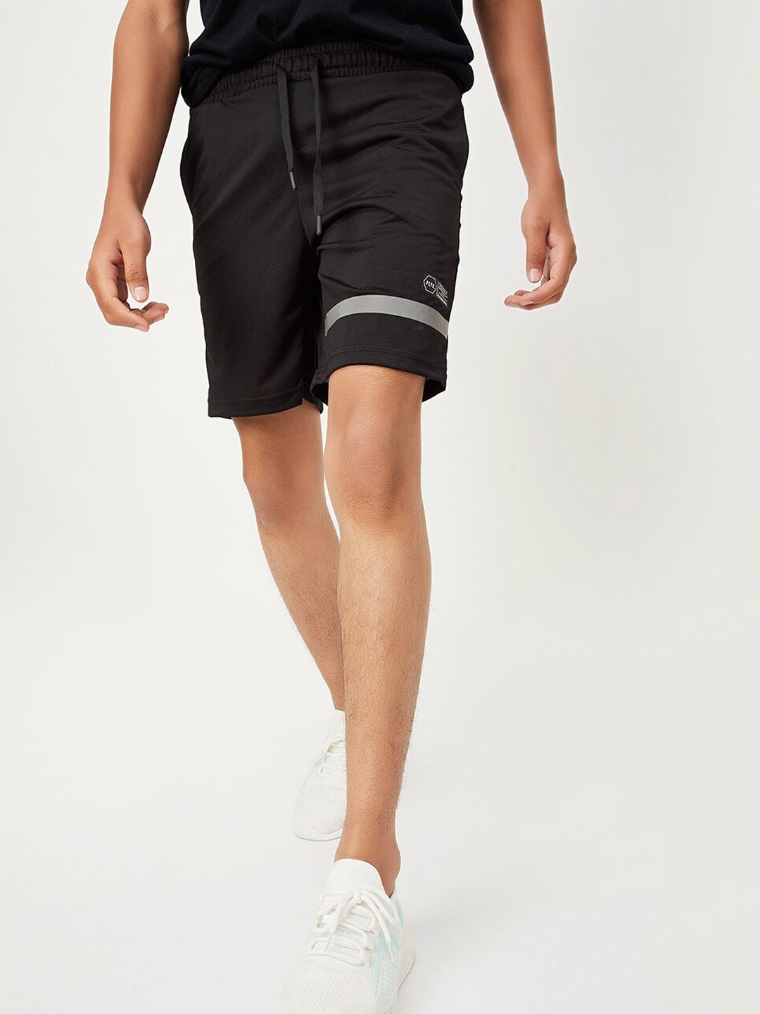 

max Boys Mid-Rise Sports Shorts, Black