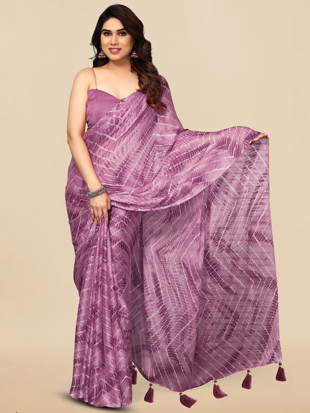 

MIRCHI FASHION Geometric Printed Saree, Pink