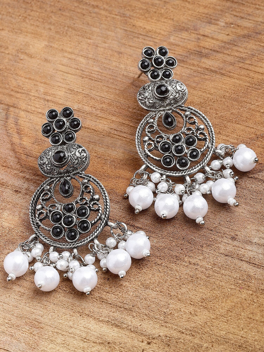 

KARATCART Silver Toned Kundan Studded Oxidised Contemporary Drop Earrings