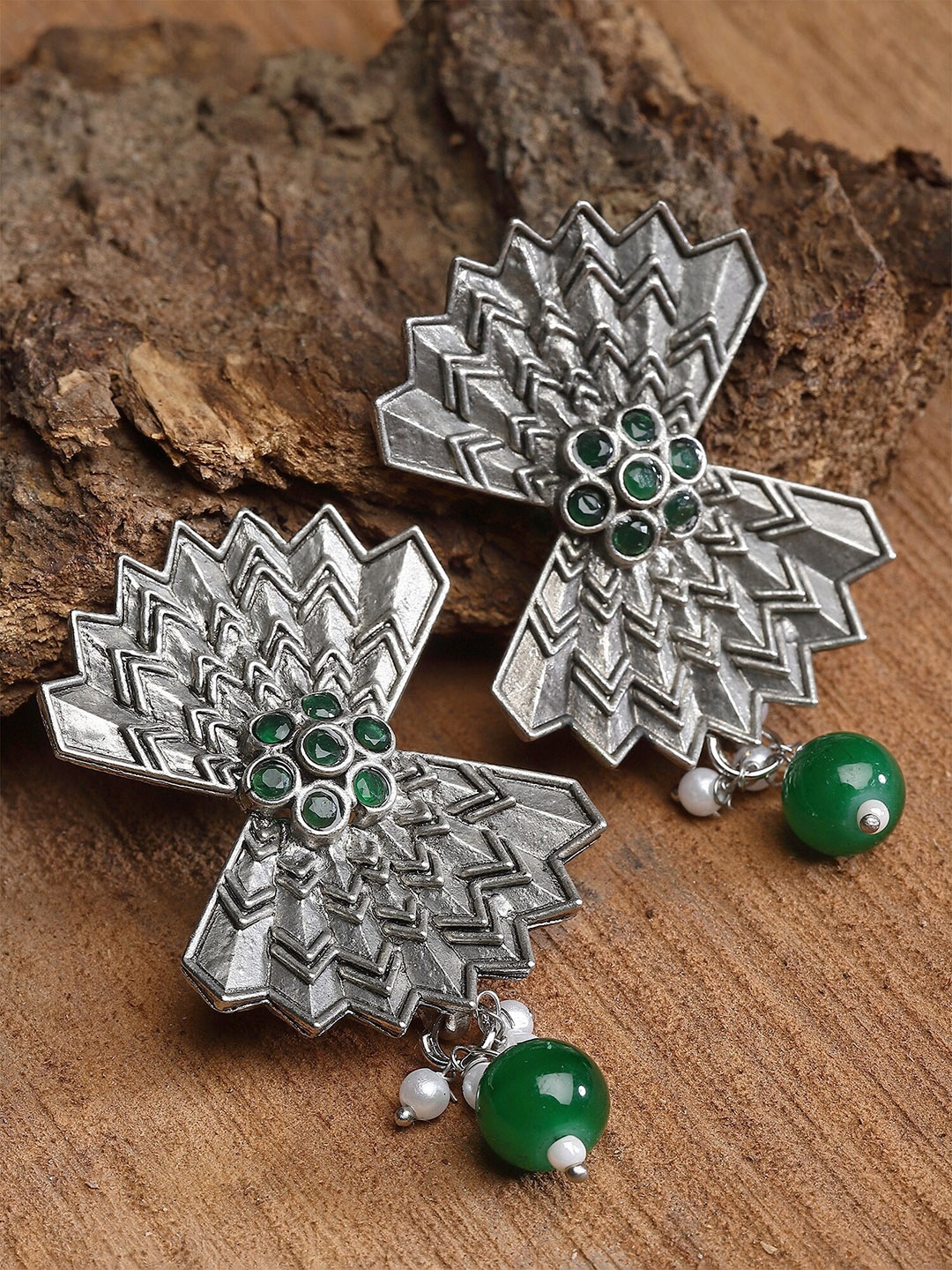

KARATCART Silver-Plated Oxidised Kundan Studded Drop Earrings