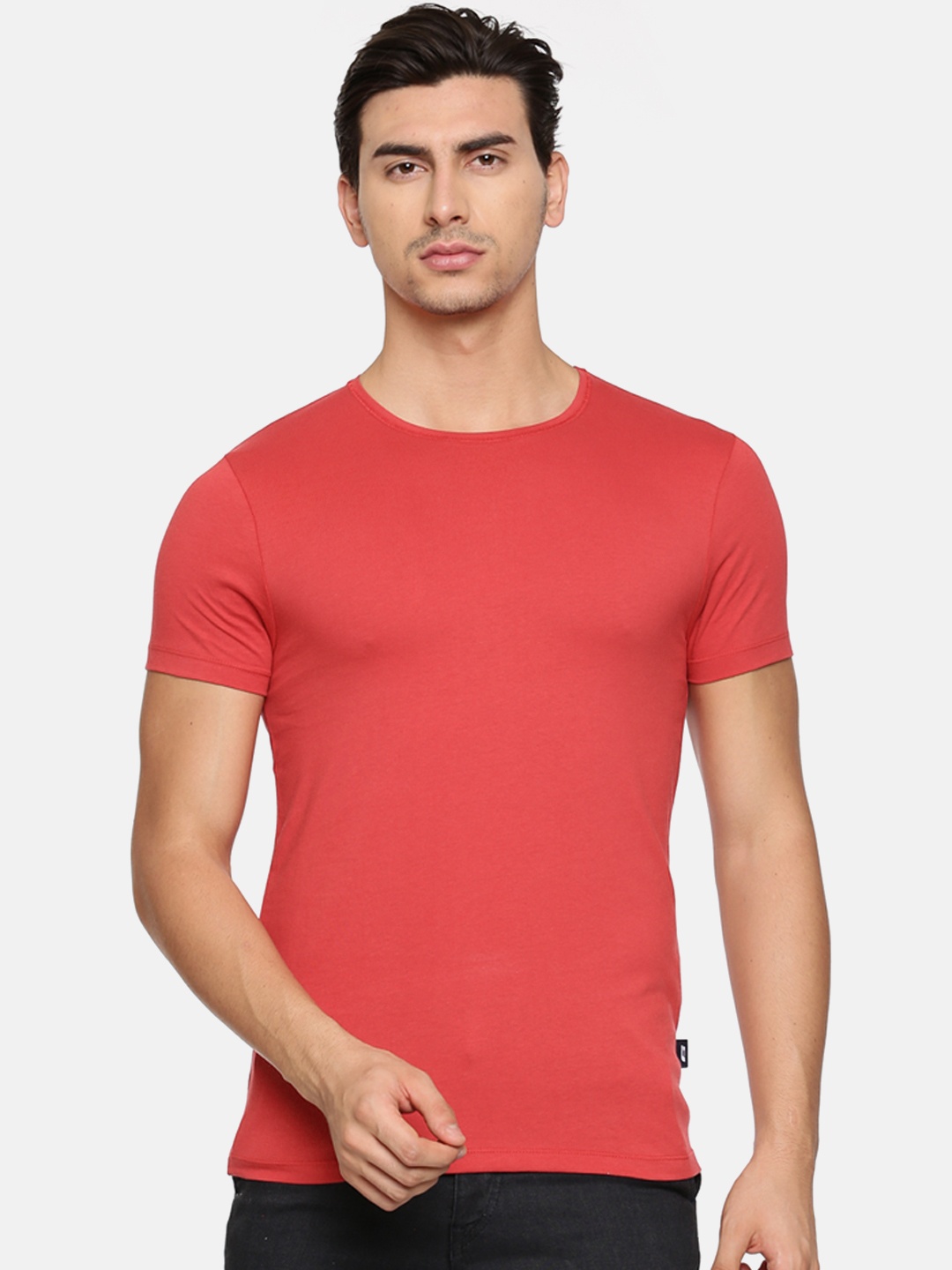 

Jack & Jones Men Red Solid Round Neck T-shirt