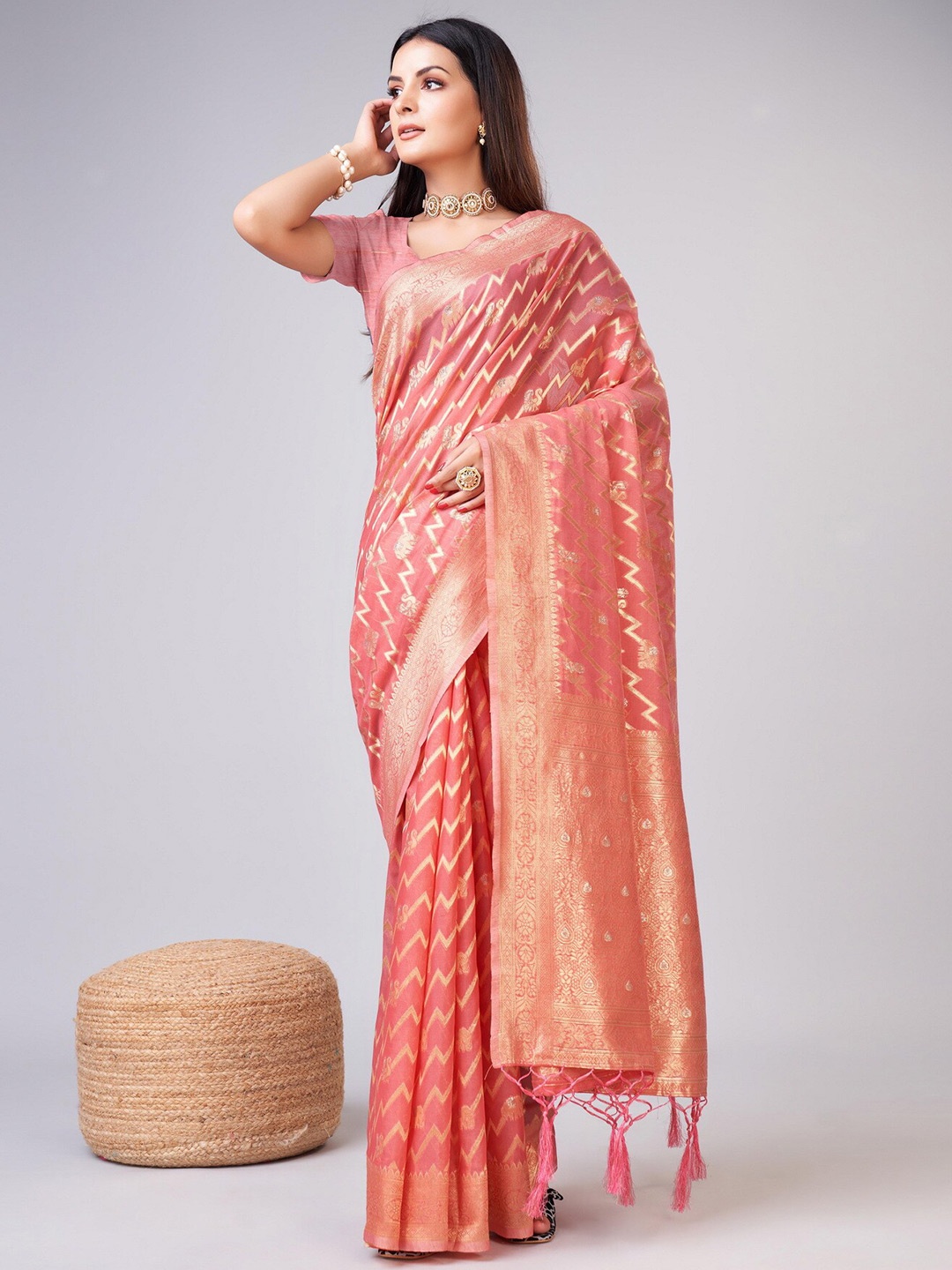 

Sweet smile Fab Woven Design Zari Saree, Pink