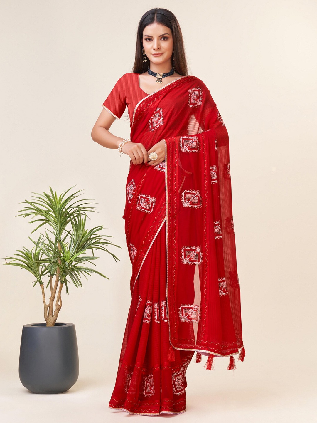 

Sweet smile Fab Ethnic Motifs Embroidered Beads & Stones Saree, Red