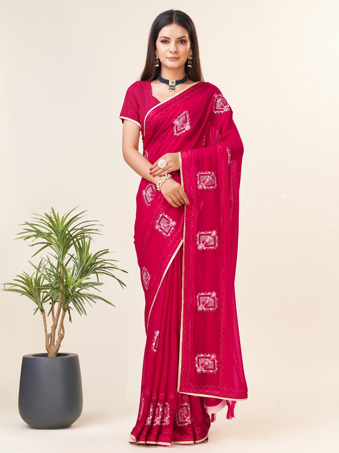 

Sweet smile Fab Ethnic Motifs Embroidered Beads & Stones Saree, Pink