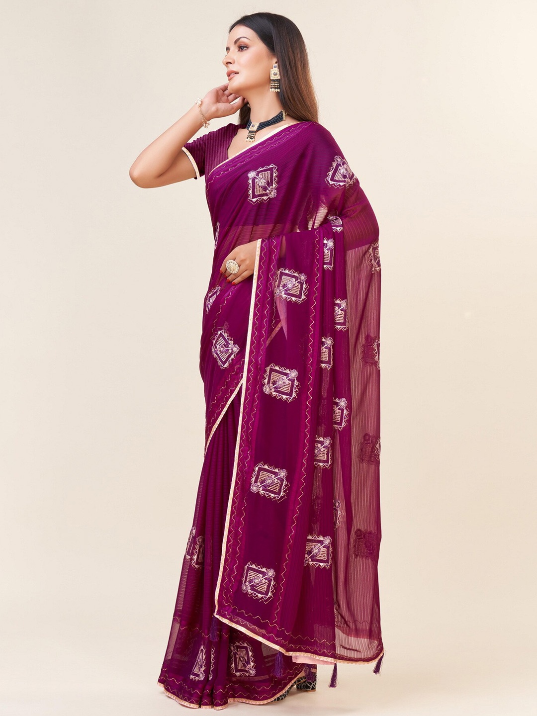 

Sweet smile Fab Ethnic Motifs Embroidered Beads & Stones Saree, Purple
