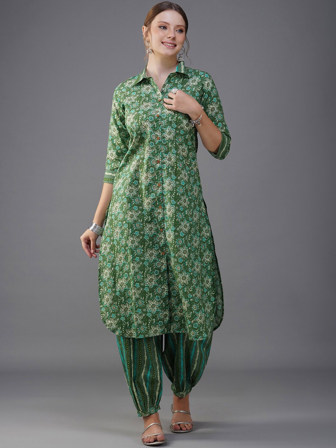 

METRO-FASHION Floral Printed Regular Pure Cotton Kurta With Trousers, Green