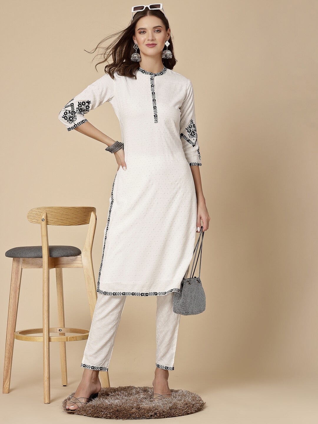 

all about you White Floral Embroidered Regular Thread Work Kurta With Trousers