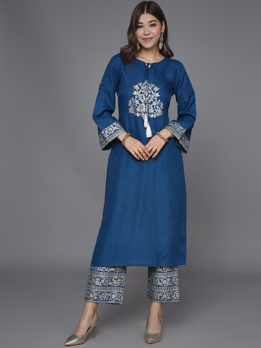 

HEEPOSH Ethnic Motifs Printed Tie-Up Neck Straight Kurta With Trouser, Blue