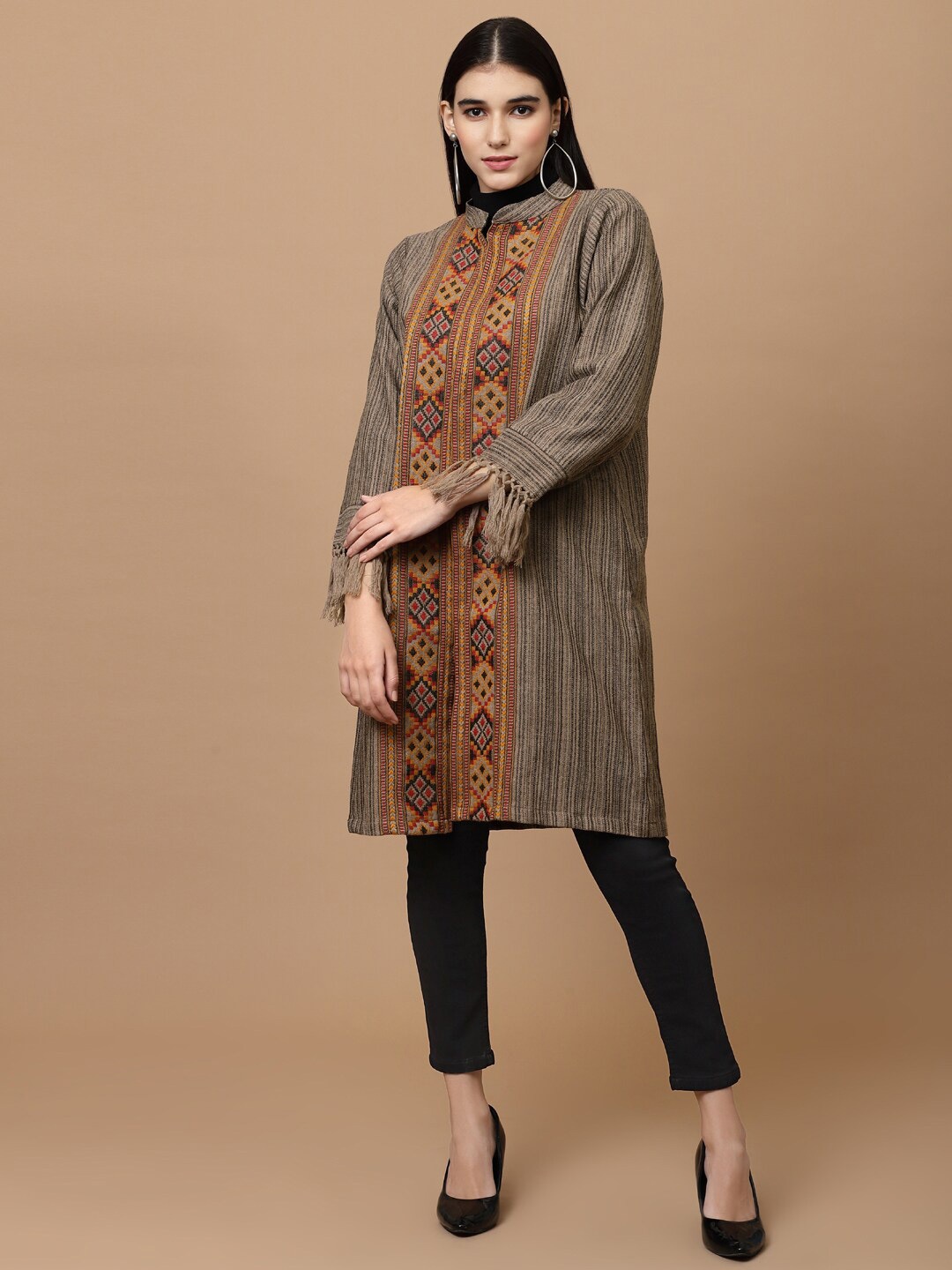 

WEAVERS VILLA Geometric Self Design Longline Front Open Poncho, Beige