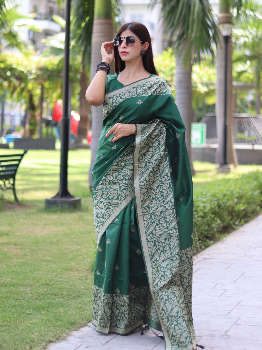 

VISHNU WEAVES Ethnic Motifs Woven Design Bhagalpuri Saree, Teal