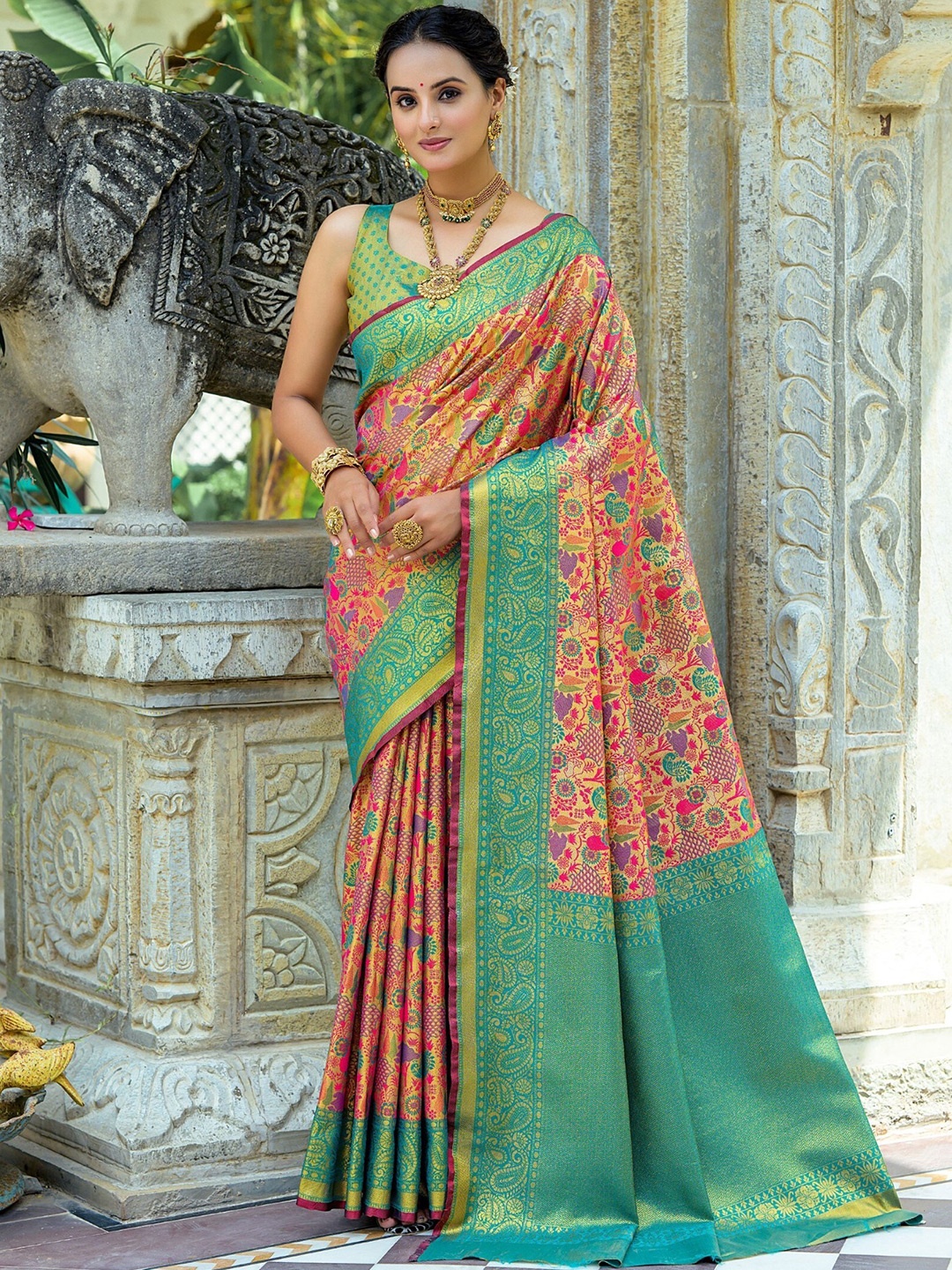 

VISHNU WEAVES Ethnic Motifs Woven Design Zari Pure Silk Kanjeevaram Saree, Peach