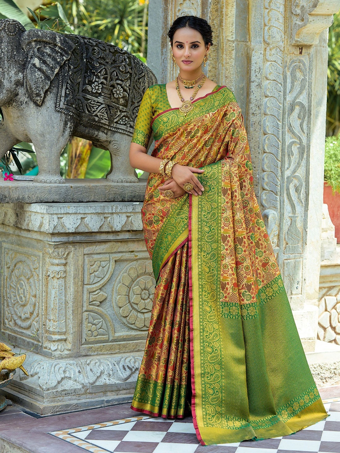 

VISHNU WEAVES Ethnic Motifs Woven Design Zari Pure Silk Kanjeevaram Saree, Cream