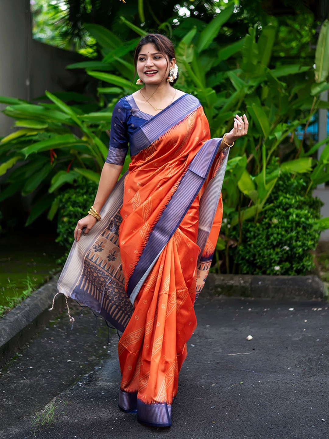 

VISHNU WEAVES Bandhani Printed Zari Silk Cotton Muga Saree, Orange