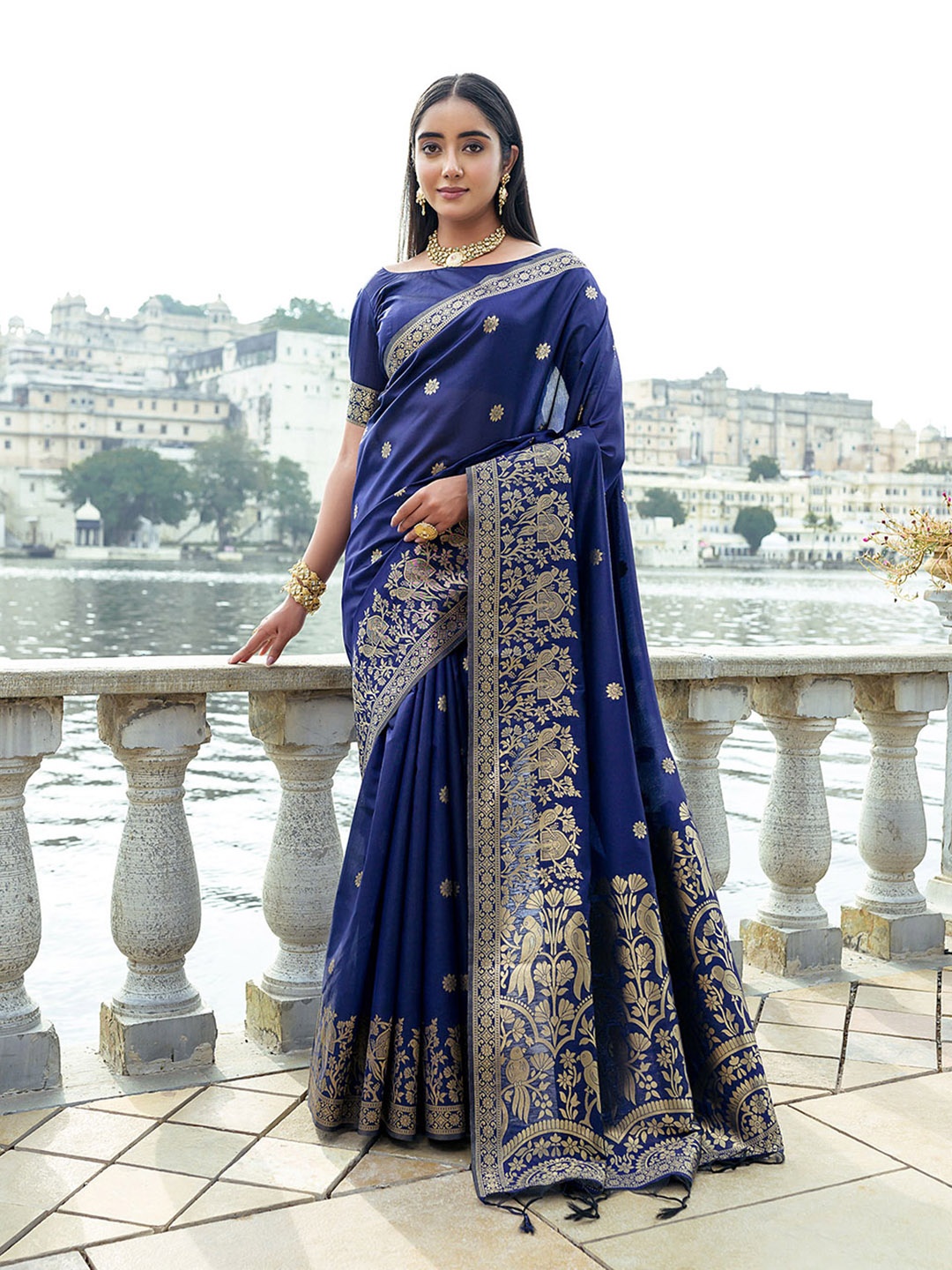 

VISHNU WEAVES Floral Woven Design Zari Bhagalpuri Saree, Navy blue