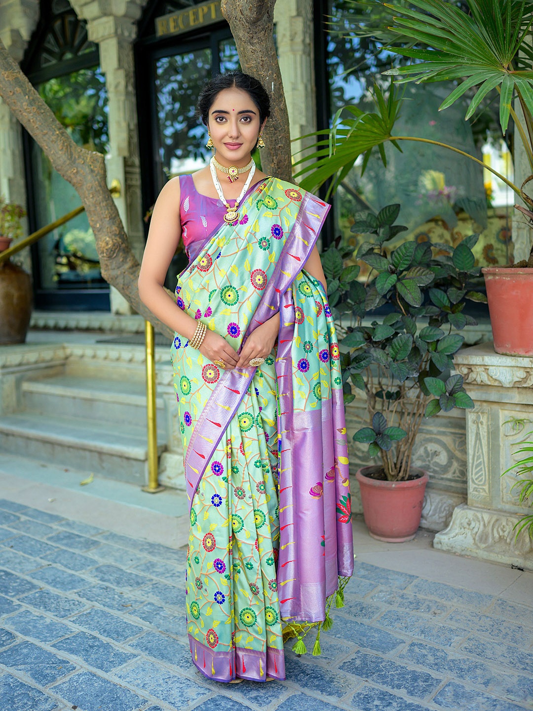 

VISHNU WEAVES Floral Woven Design Zari Pure Silk Paithani Saree, Sea green