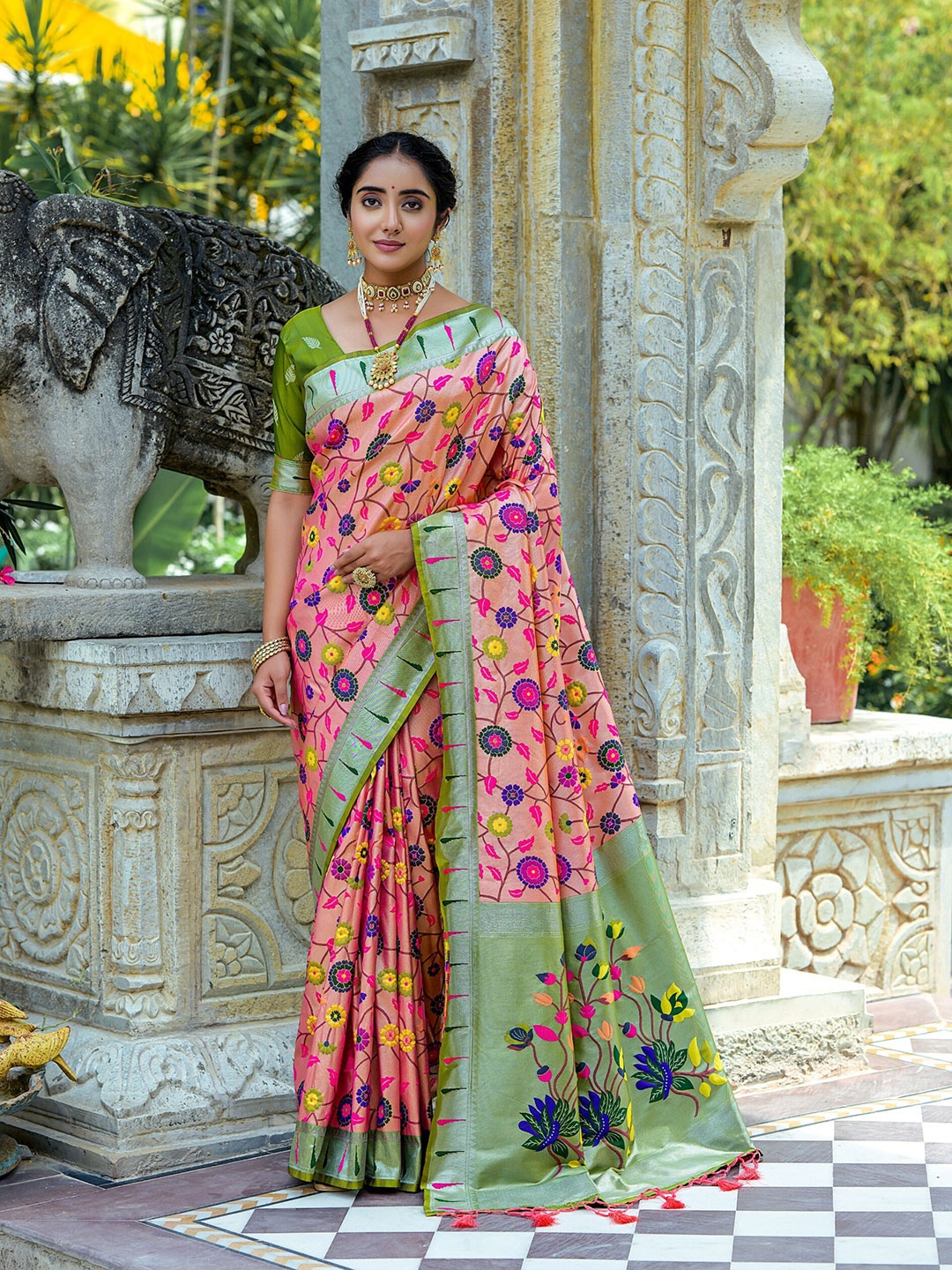 

VISHNU WEAVES Floral Woven Design Zari Pure Silk Paithani Saree, Coral