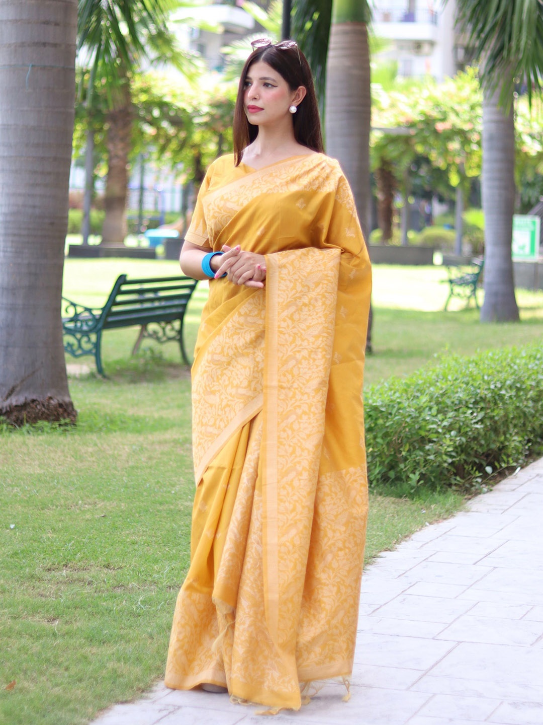 

VISHNU WEAVES Ethnic Motifs Woven Design Bhagalpuri Saree, Yellow