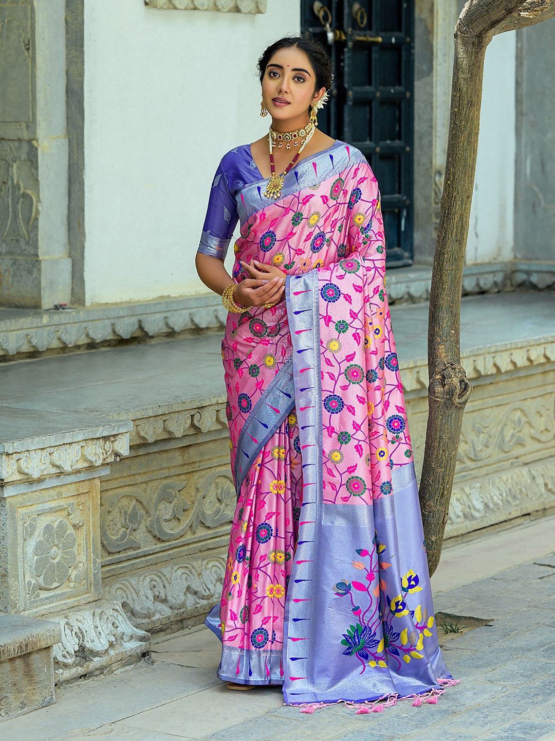 

VISHNU WEAVES Floral Woven Design Zari Pure Silk Paithani Saree, Pink