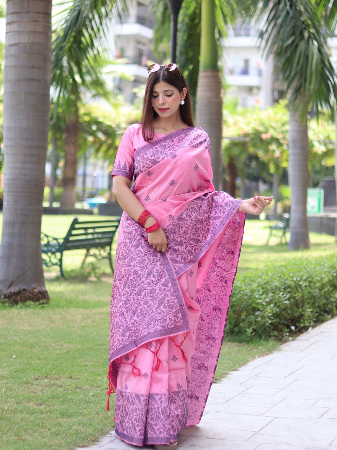 

VISHNU WEAVES Woven Design Bhagalpuri Saree, Pink