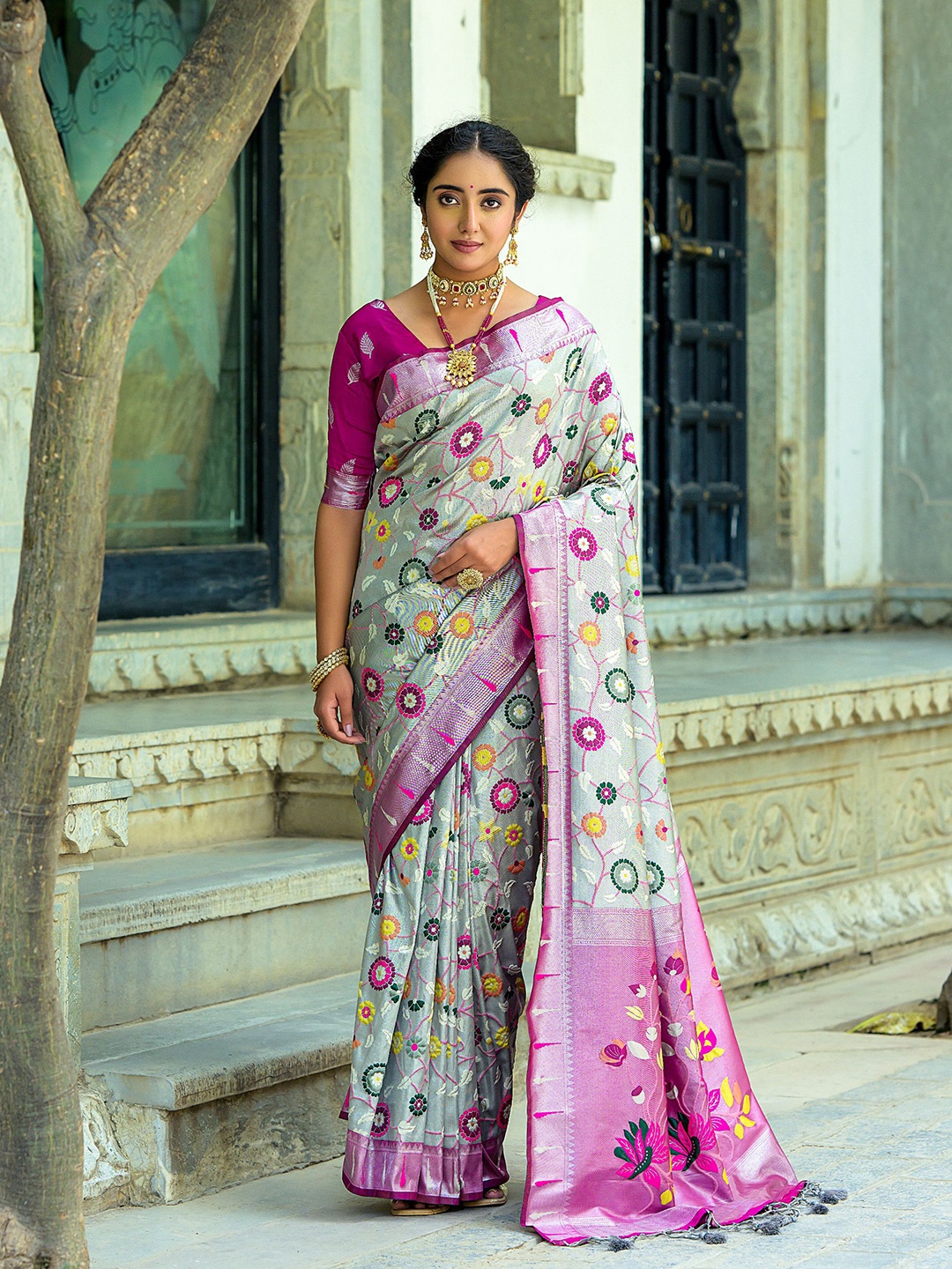 

VISHNU WEAVES Woven Design Zari Pure Silk Paithani Saree, Grey