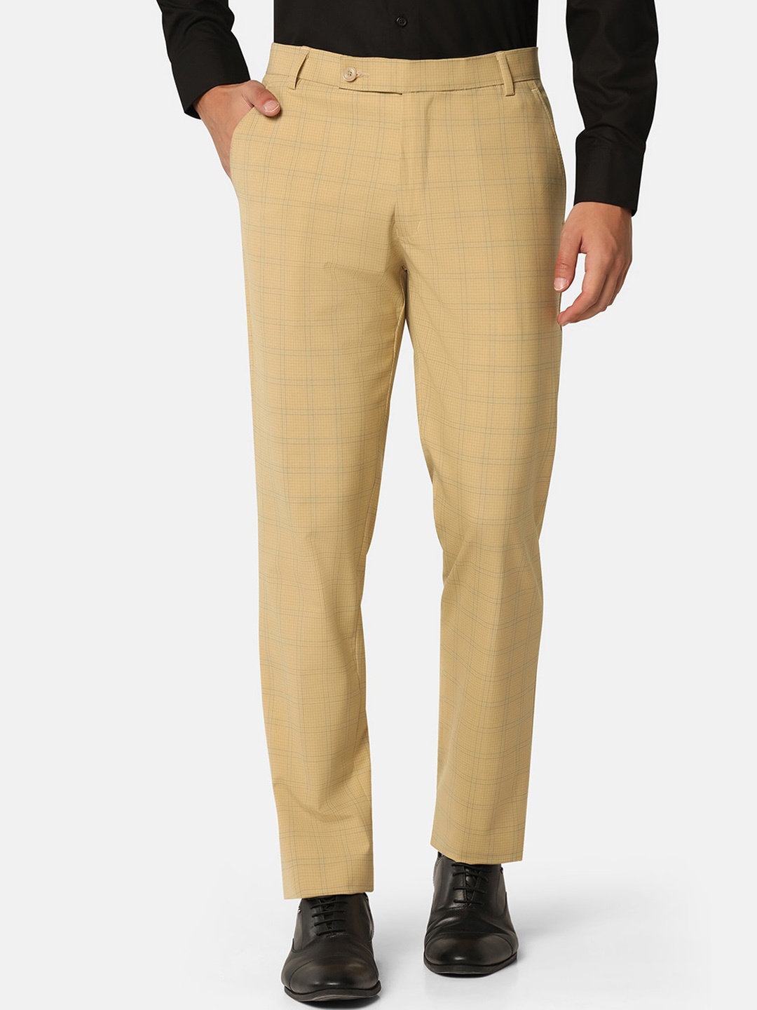 

TAHVO Men Beige Checked Slim Fit Trousers