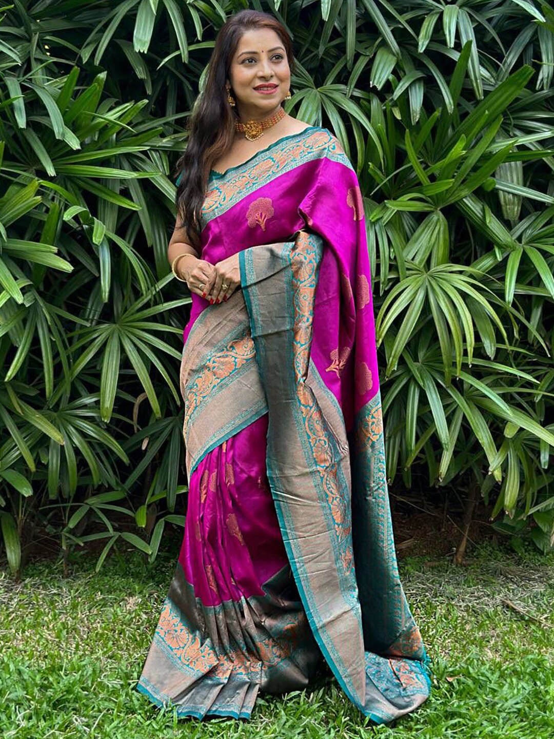 

KALINI Woven Design Zari Banarasi Saree, Magenta