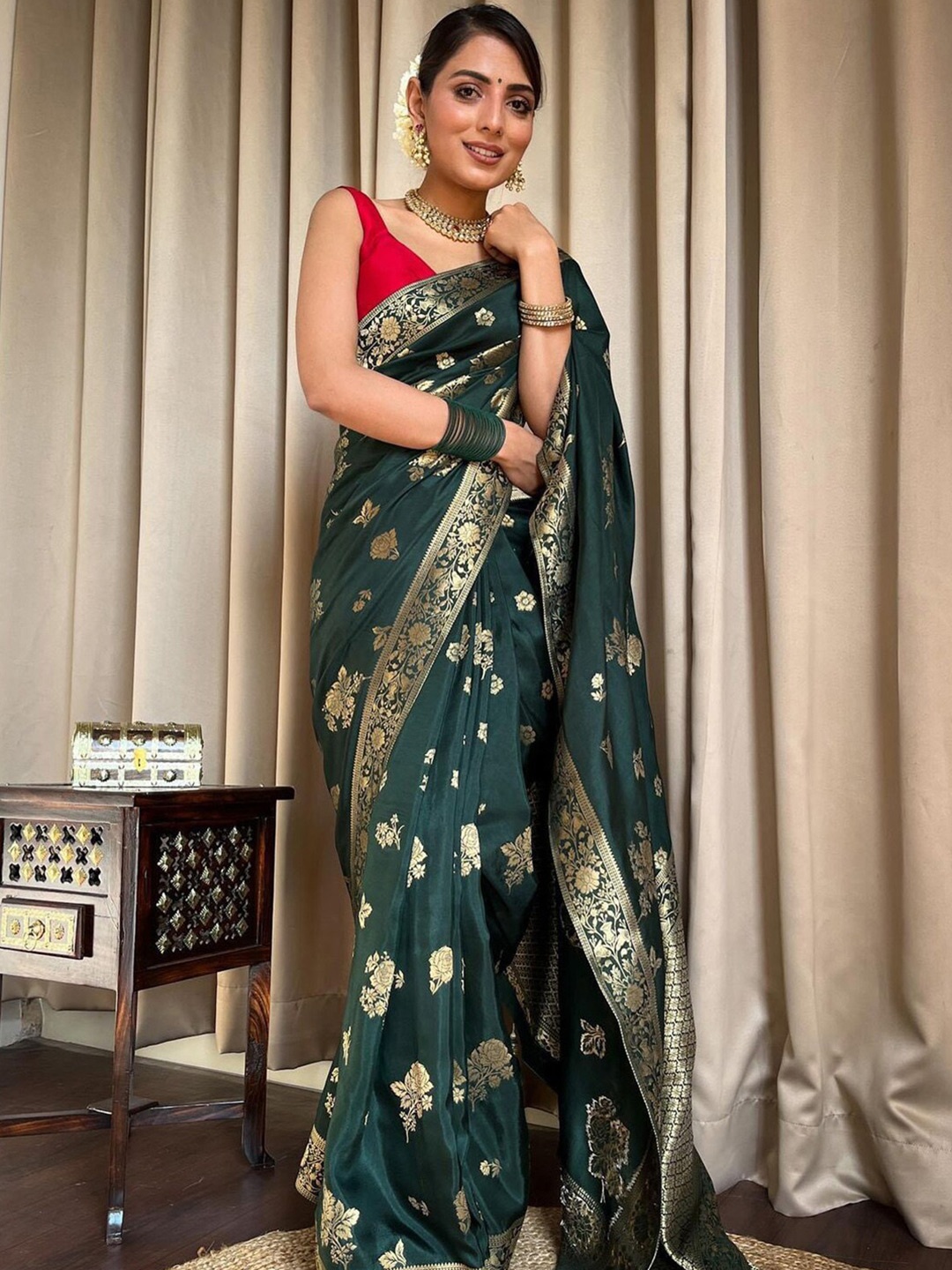 

KALINI Woven Design Zari Banarasi Saree, Green