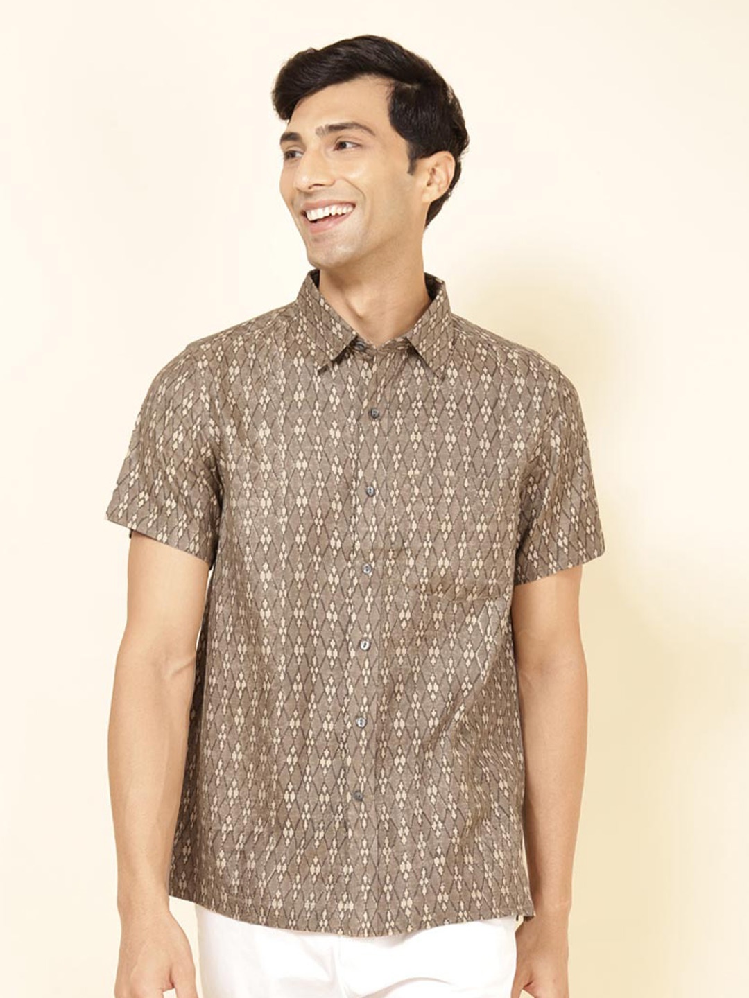 

Fabindia Ethnic Motif Printed Spread Collar Casual Shirt, Brown