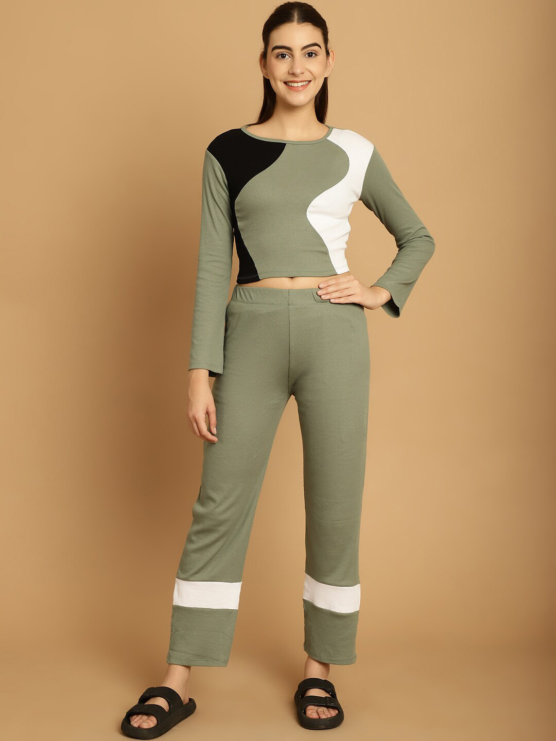 

TAG 7 Colourblocked Night Suit, Green