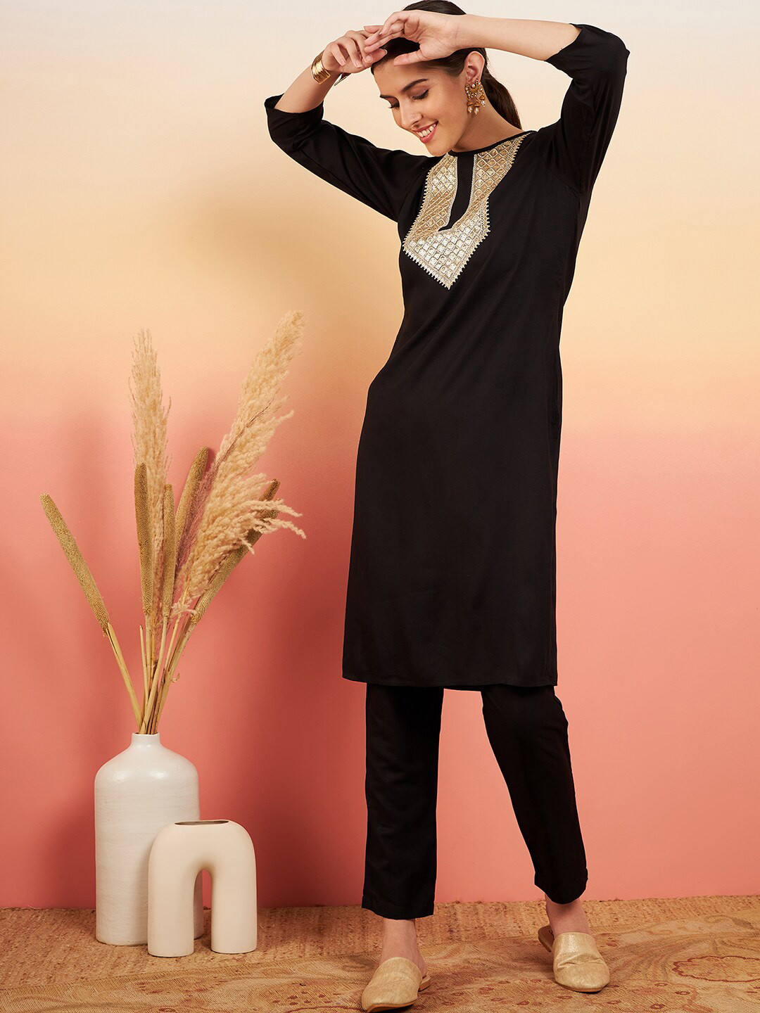 

InWeave Ethnic Motifs Yoke Design Regular Sequinned Kurta with Trousers, Black