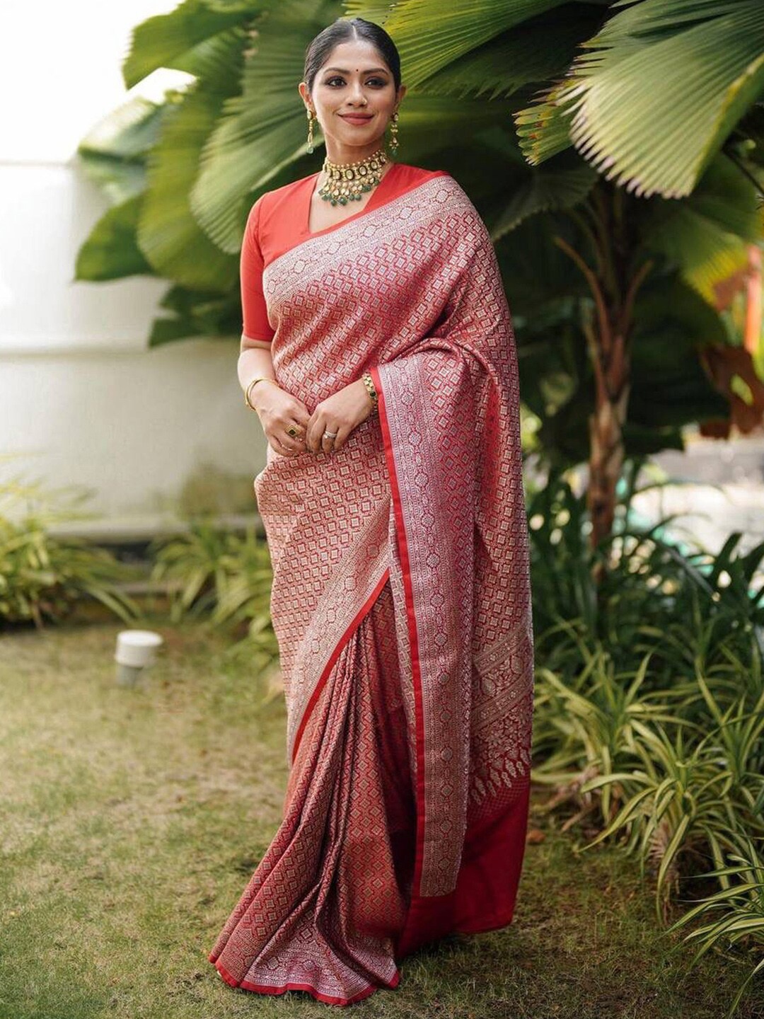 

KALINI Ethnic Motifs Woven Design Zari Banarasi Saree, Red