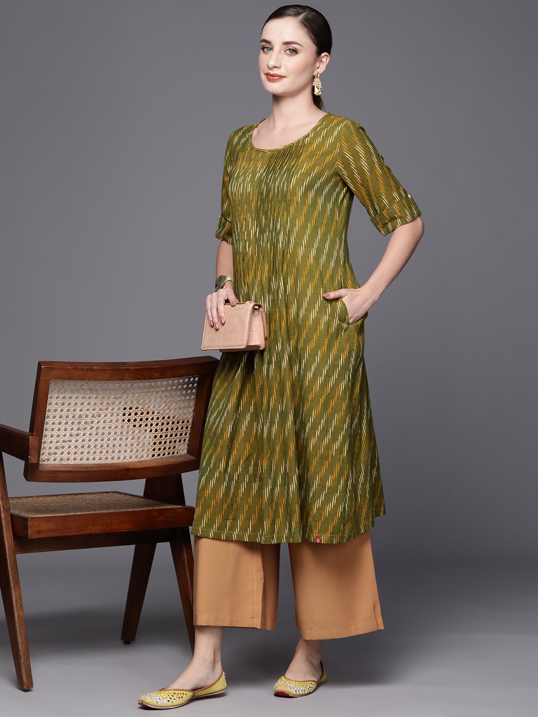 

Biba Women Ikat Weave Pure Cotton Kurta, Olive