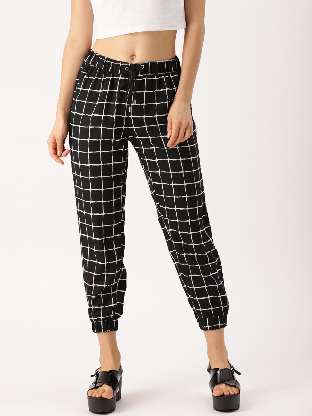

DressBerry Women Black & White Regular Fit Cropped Joggers