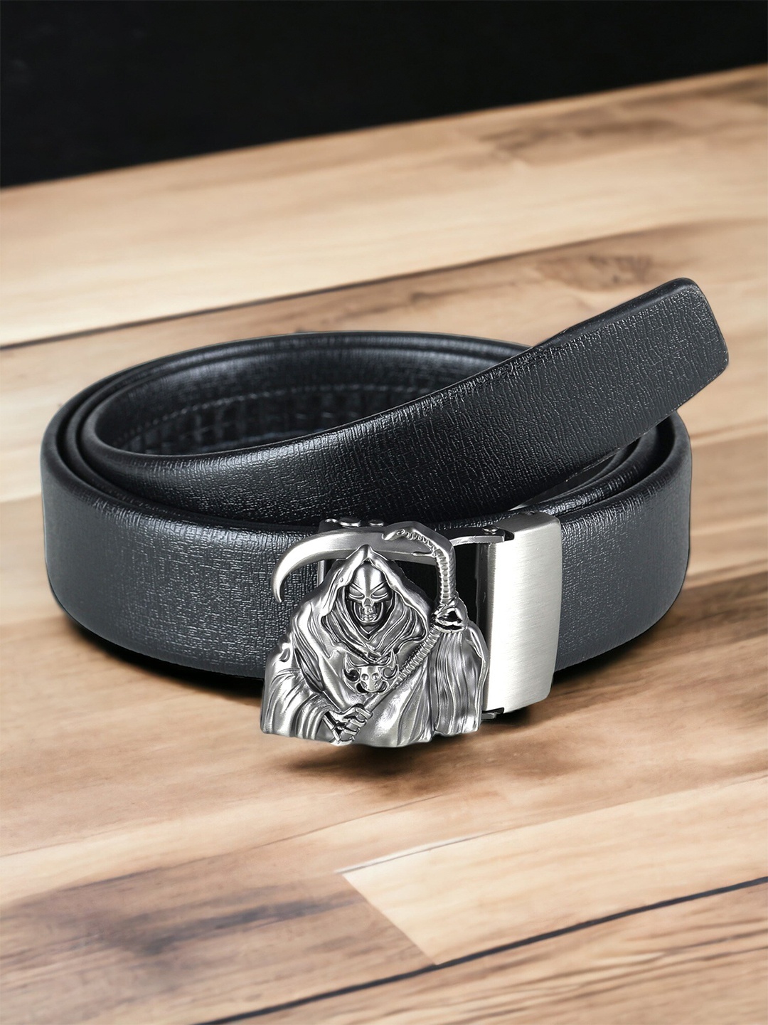 

The Roadster Lifestyle Co. Men Black Textured Vegan Leather Belt