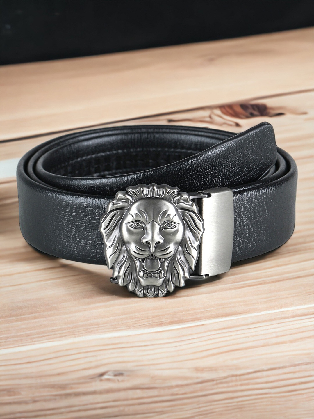

The Roadster Lifestyle Co. Men Black Textured Vegan Leather Belt