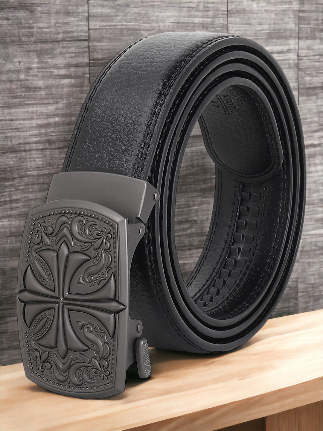 

The Roadster Lifestyle Co. Men Black Textured Vegan Leather Belt