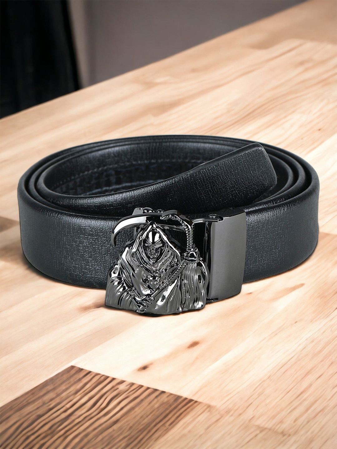 

The Roadster Lifestyle Co. Men Black Textured Vegan Leather Belt