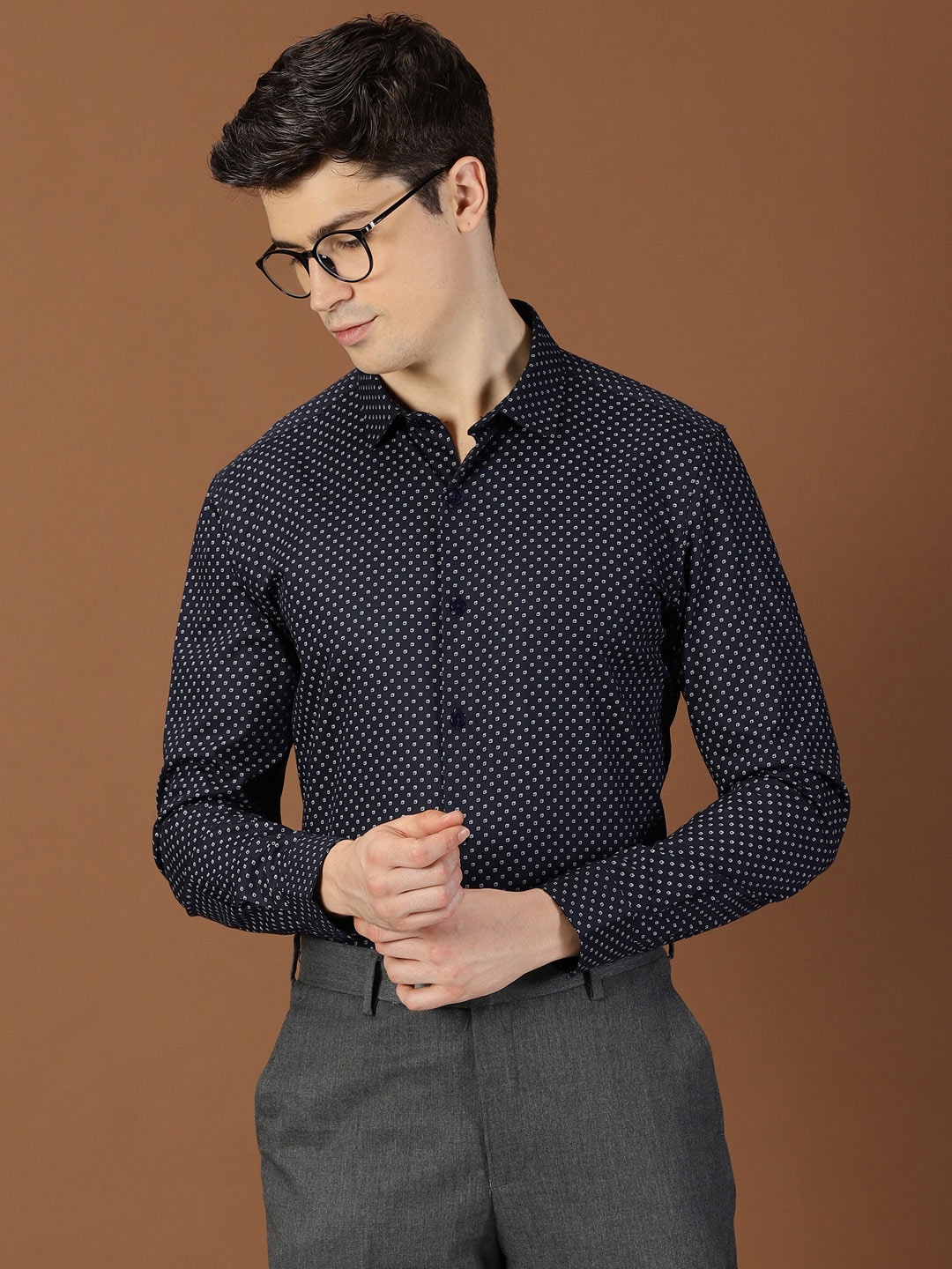 

INVICTUS Original Slim Fit Pure Printed Formal Shirt, Navy blue